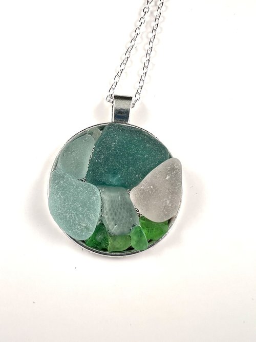 Merryn Art - Mosaics and Jewelery