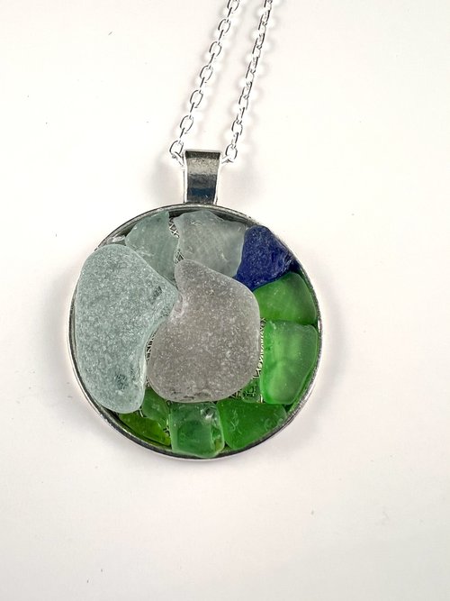 Merryn Art - Mosaics and Jewelery