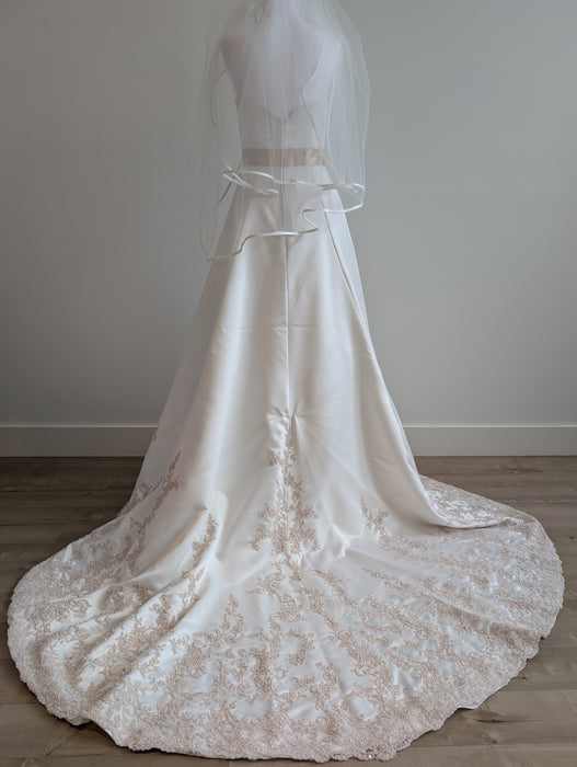 2005 Christina Wu Wedding Gown