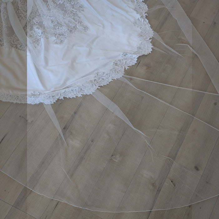 Vintage 1977 Lace Wedding Dress – Size 6 Bridal – Long Sleeve – Beautiful Condition