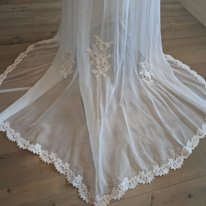 1960s William Cahill Wedding Dress White Chiffon Floral Applique' | Small