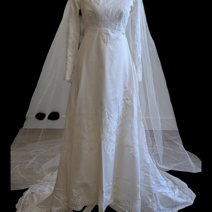 Vintage 1977 Lace Wedding Dress – Size 6 Bridal – Long Sleeve – Beautiful Condition
