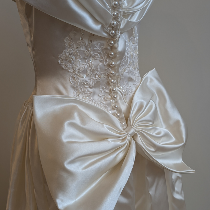 1995 Off the Shoulder Wedding Gown