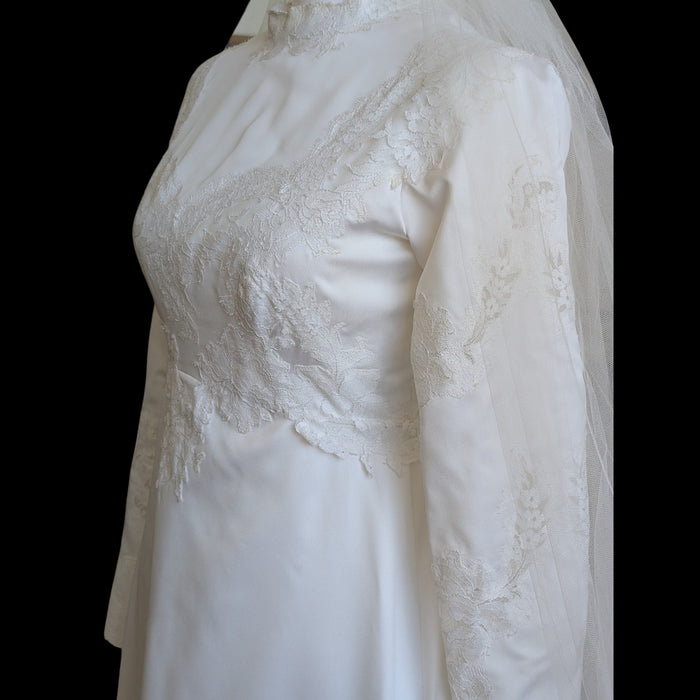 Vintage 1977 Lace Wedding Dress – Size 6 Bridal – Long Sleeve – Beautiful Condition