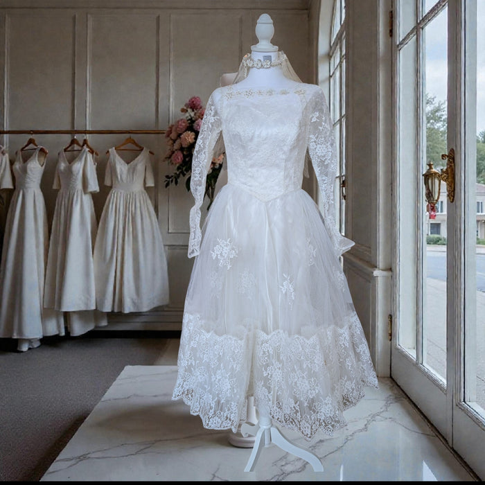 Vintage 1960s Miss Annette Toronto Wedding Dress | Simpsons Bridal Gown | Size 4