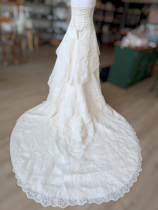 Vintage 2007 Zurc by Impression Wedding Dress – Size 6 | Timeless Designer Bridal Gown